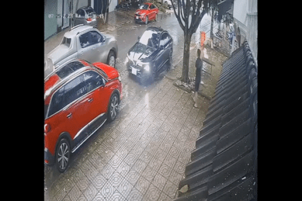 Xuất hiện thêm clip tài xế xe VinFast liên tục phá nát xe Peugeot