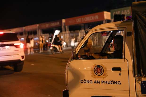 Cuộc chiến ôm vé BLACKPINK tại SVĐ Mỹ Đình: Người bán hạ hết cỡ, người hỏi nhiều, nhưng tâm lý là... chờ 30 Tết”-2