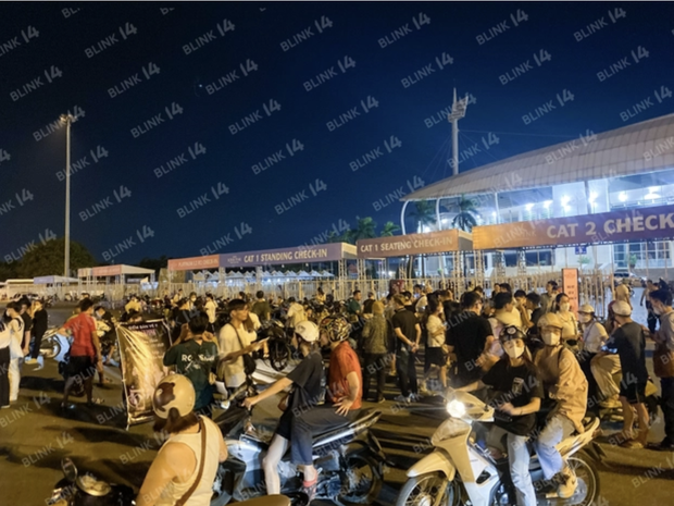 Cuộc chiến ôm vé BLACKPINK tại SVĐ Mỹ Đình: Người bán hạ hết cỡ, người hỏi nhiều, nhưng tâm lý là... chờ 30 Tết”-3