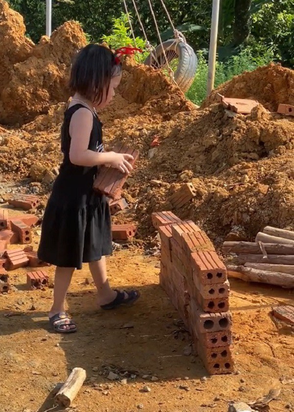 Con không chịu học, bà mẹ Quảng Ninh cho luôn làm thợ xếp gạch và cái kết khiến dân tình tâm đắc-3