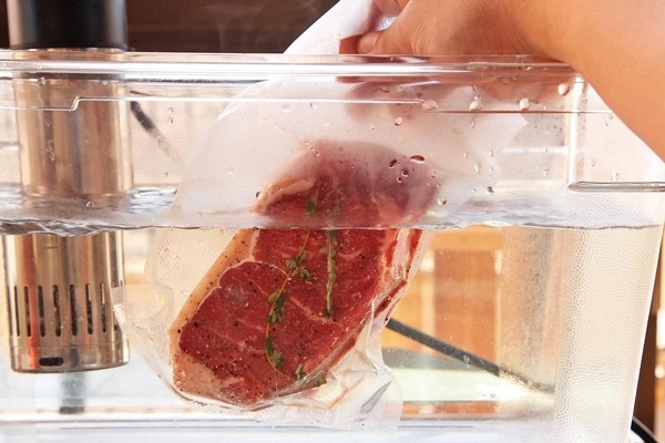 Sai lầm khi rã đông thịt khiến vi khuẩn tăng gấp 15 lần nhưng hiếm gia đình nào không mắc-2