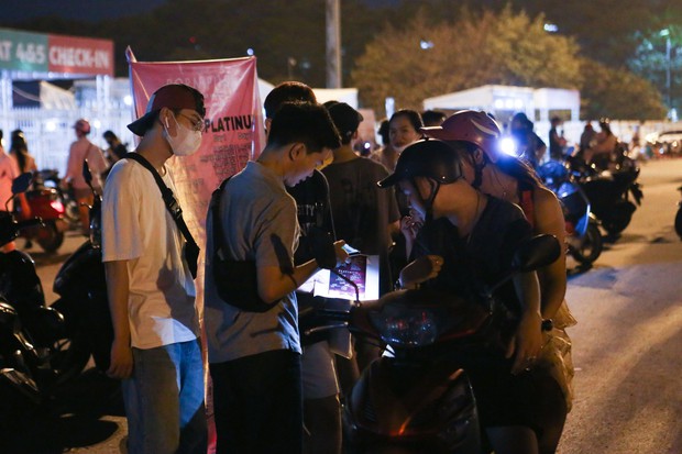 Phe vé concert Black Pink: Giảm giá kịch sàn vẫn vắng người mua-8