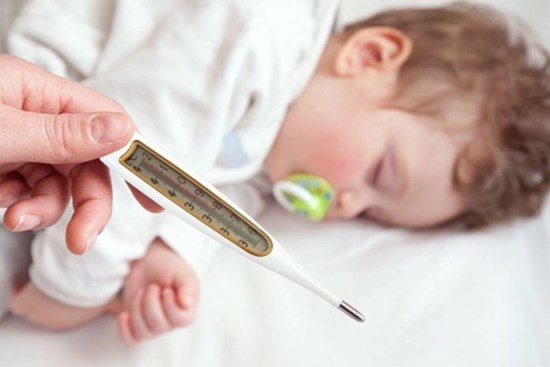 Dấu hiệu cảnh báo viêm màng não ở trẻ, cha mẹ không được quên