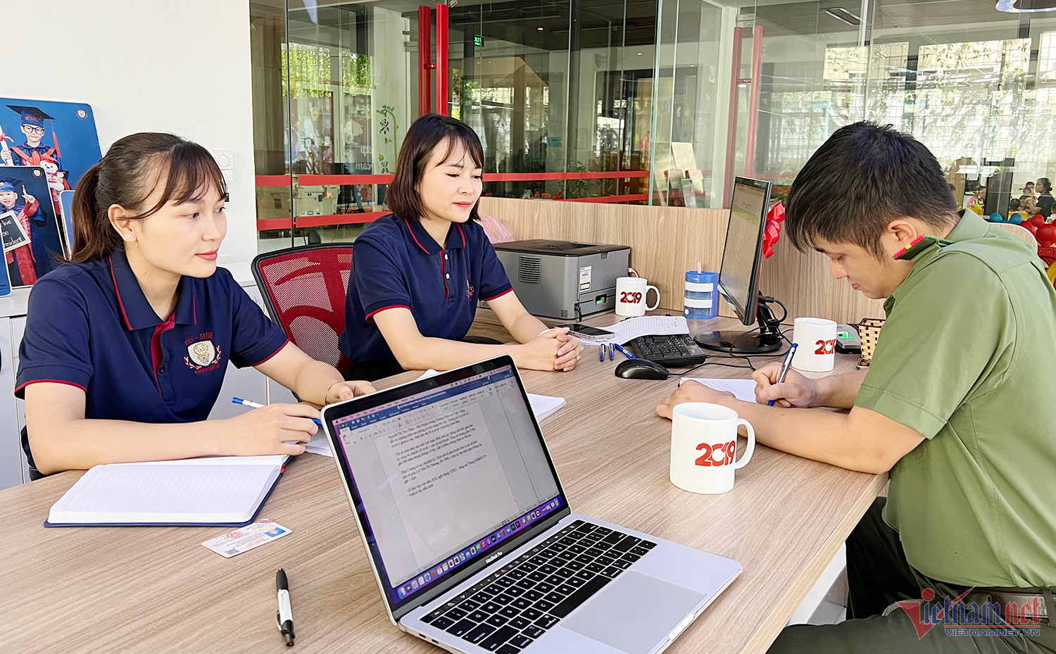 Vụ giáo viên rửa khay ăn cho trẻ cạnh bồn cầu: Trường mầm non xin lỗi-4