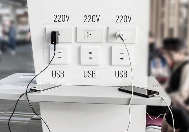 Vì sao không nên sạc pin smartphone ở những nơi công cộng?-1