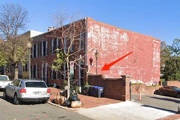 Cãi nhau nảy lửa, đôi trai gái leo lên cột điện cao thế rồi mắc kẹt-2