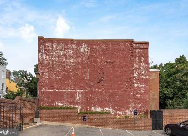 Người đàn ông Mỹ rao bán bức tường giá hơn 1 tỷ đồng vì cãi nhau với hàng xóm-3