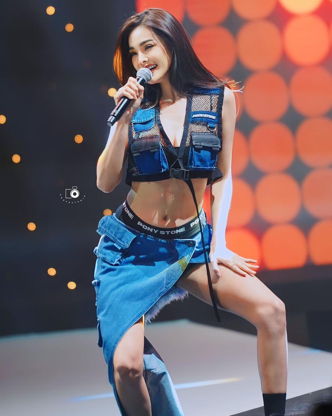 Hoa hậu Hòa bình Thái Lan lại trình diễn phản cảm-1