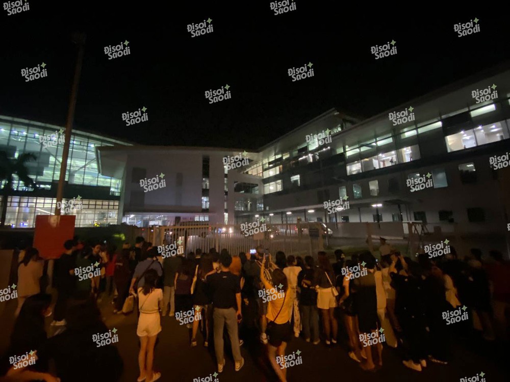 Clip toàn cảnh BLACKPINK đến Việt Nam: 4 nàng khoe visual cực phẩm, phi cơ và bảo an hoành tráng, cả biển fan đón chào!-14