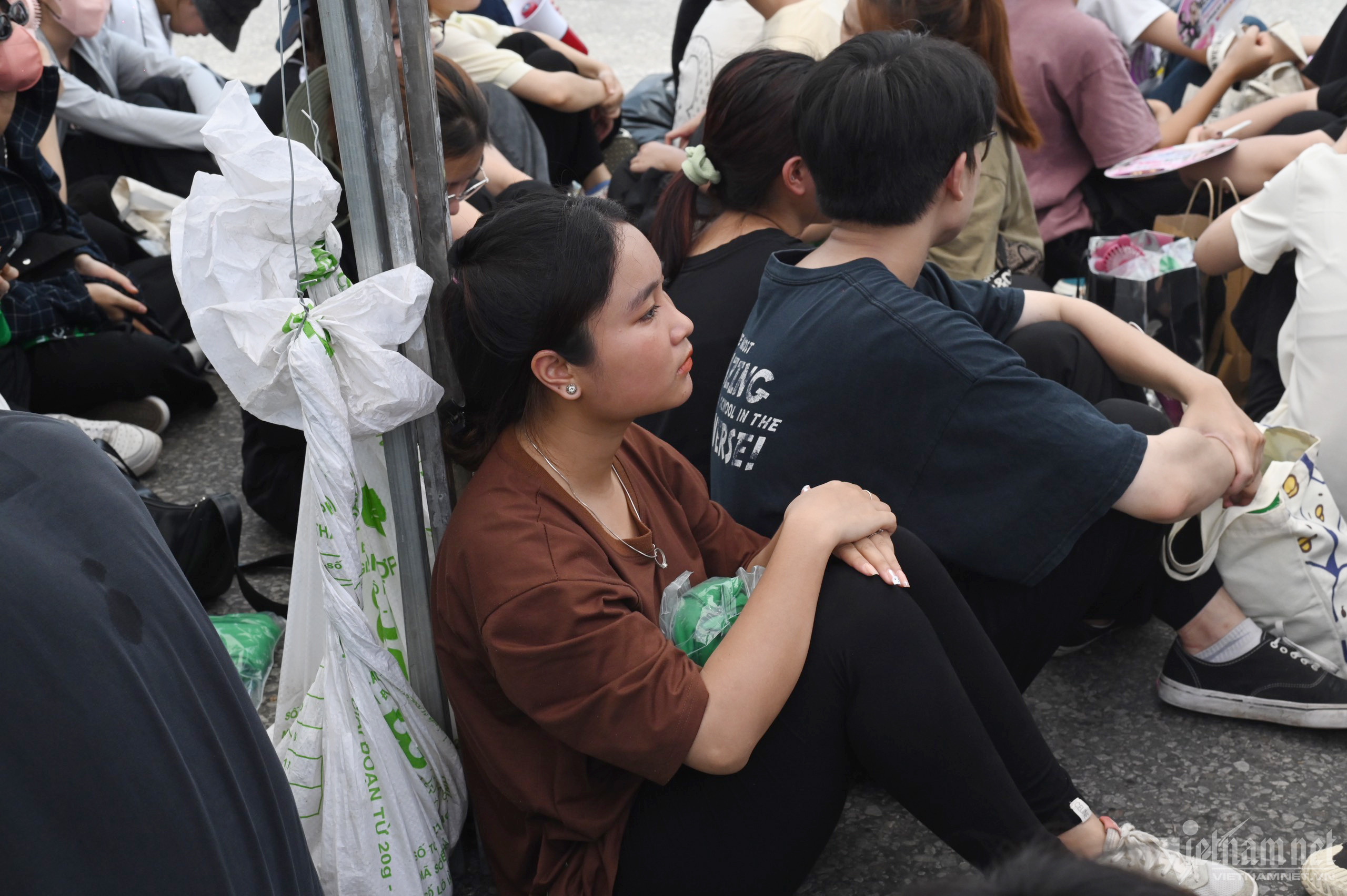 Giải cứu vé VIP, giới trẻ thi nhau làm phe trước giờ BlackPink trình diễn-2