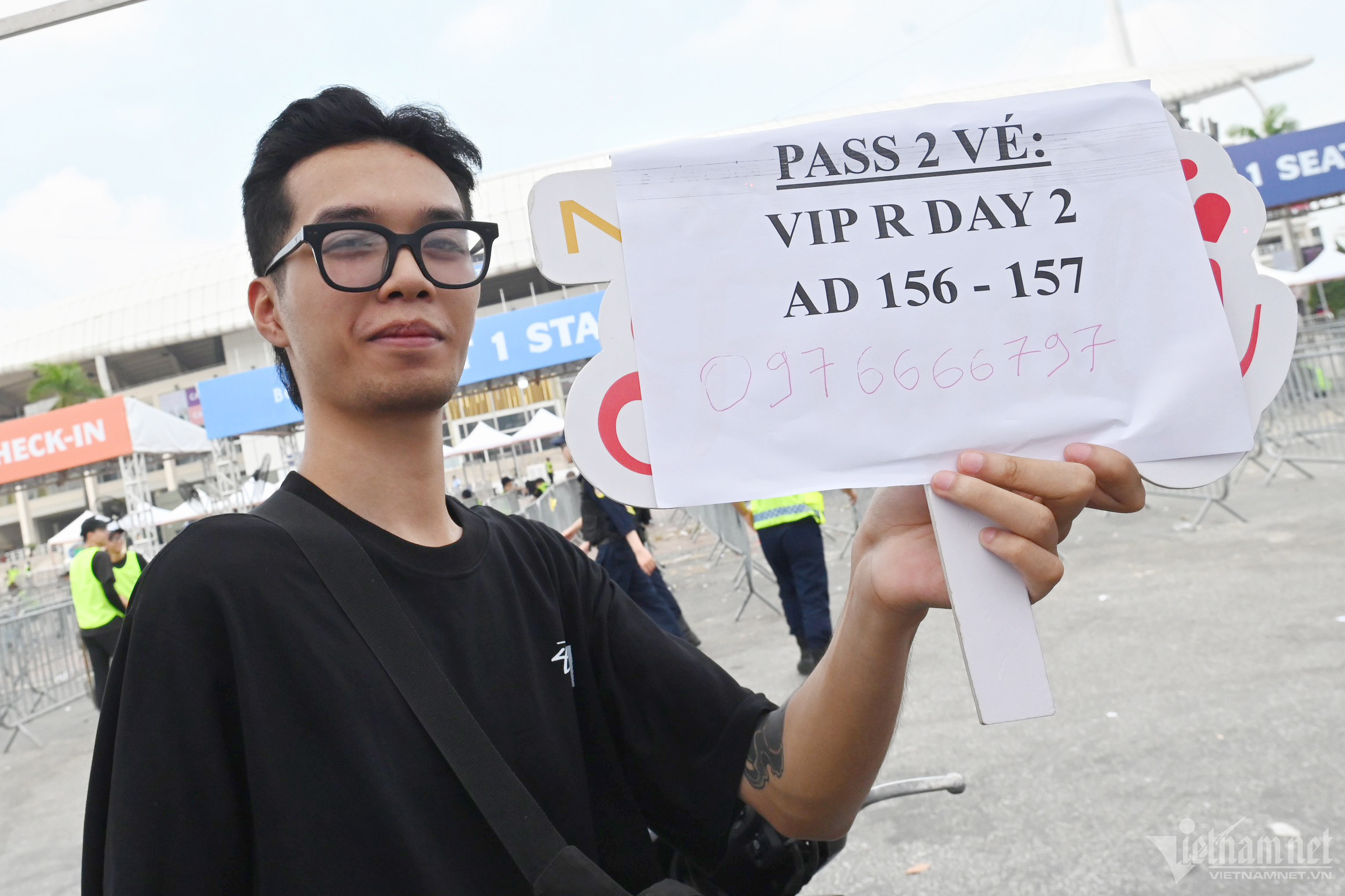 Giải cứu vé VIP, giới trẻ thi nhau làm phe trước giờ BlackPink trình diễn-10