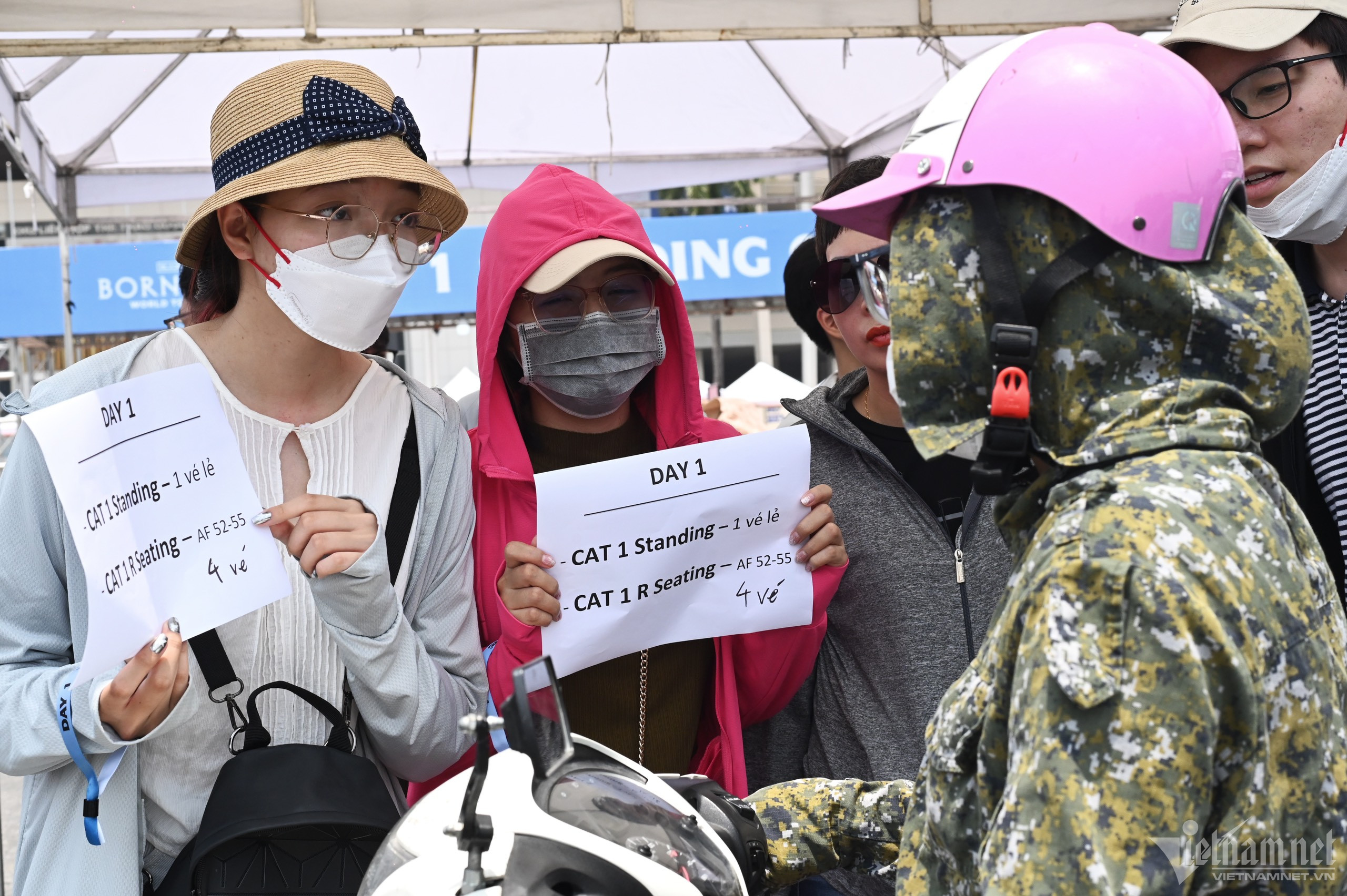 Giải cứu vé VIP, giới trẻ thi nhau làm phe trước giờ BlackPink trình diễn-6