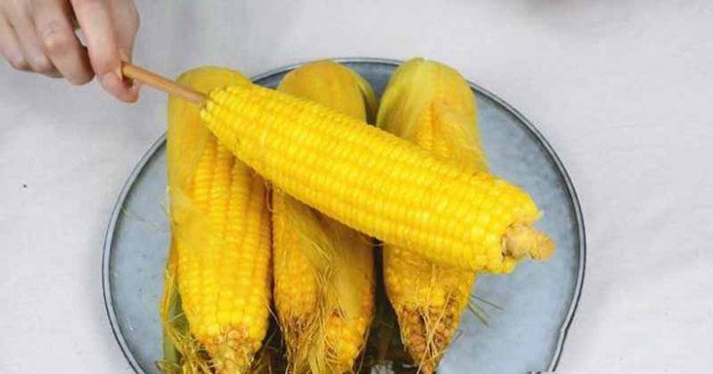 Boiling corn, don't let the water get cold, add these 2 things to get it sweet and nutritious-9