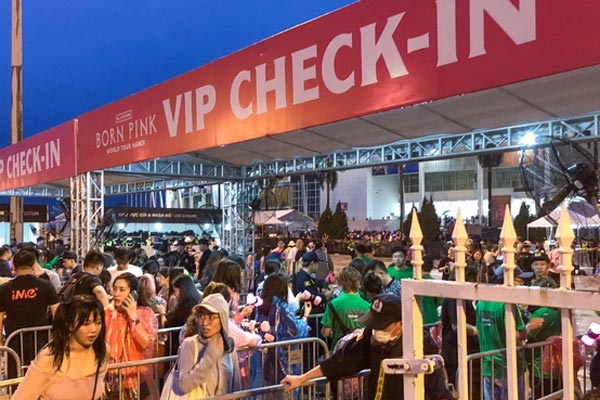 Tiểu thương chen nhau khởi nghiệp trước thềm concert BLACKPINK: Thứ gì cũng mang ra bán được, quan trọng là 1 vốn 4 lời-10