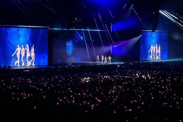 Nhịn ăn, vay nợ để đi xem show BlackPink ở Hà Nội-6