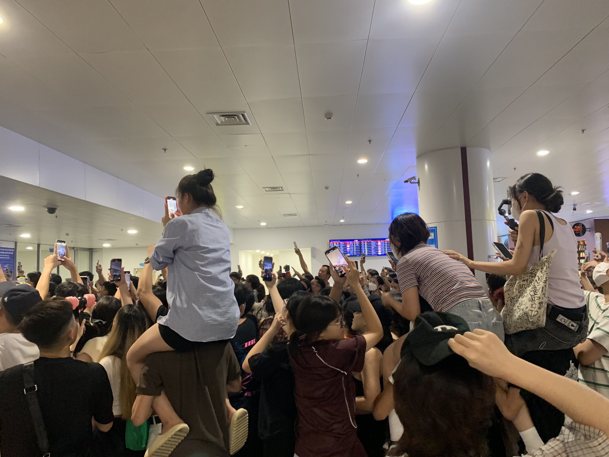 Nhịn ăn, vay nợ để đi xem show BlackPink ở Hà Nội-1