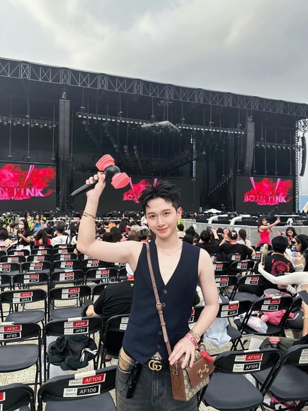 Sao Việt với concert BLACKPINK: Phương Nga xem lần 3 vẫn mê mẩn, 1 nam ca sĩ bị vật thể lạ rơi vào người-4