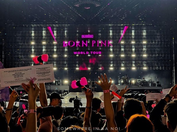 Khoảnh khắc đẹp nhất Born Pink Hà Nội ngày 1: BLACKPINK nhảy See Tình đội nón lá, sân khấu choáng ngợp cùng nhan sắc cực phẩm không thể rời mắt!-10