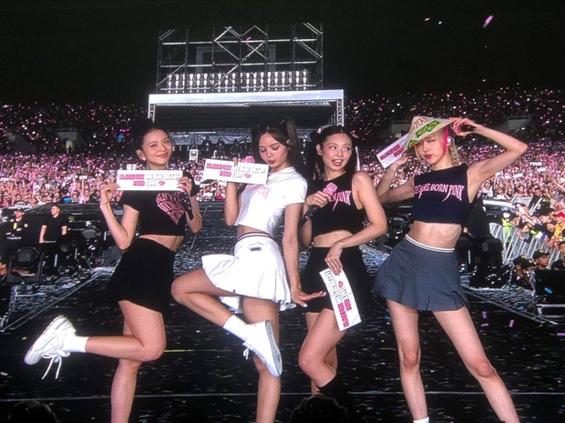 Màn cầu hôn chấn động của đôi trẻ ngay tại concert BLACKPINK ở Hà Nội-1