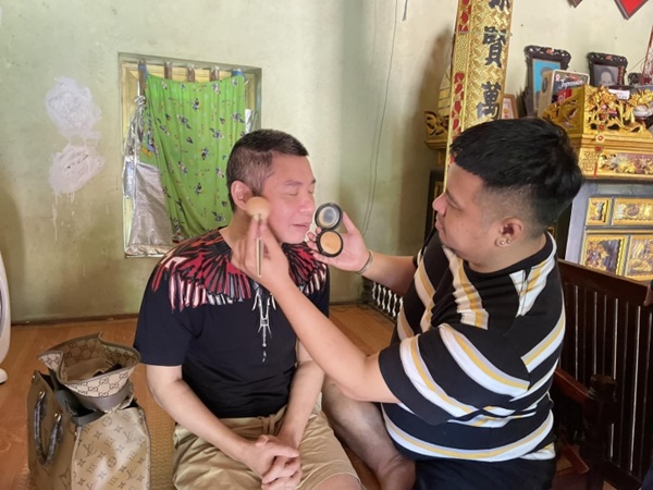 Vợ trẻ của NSND Công Lý tiết lộ lý do cô phải xù lông để bảo vệ chồng-2