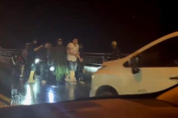 Lời khai của nhóm đi 6 ô tô mang theo súng, quả nổ bị bắt trên cầu Rạch Miễu-3