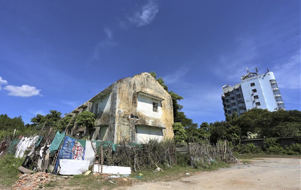 Đất vàng giữa trung tâm thành nơi... chăn bò, đổ rác-7