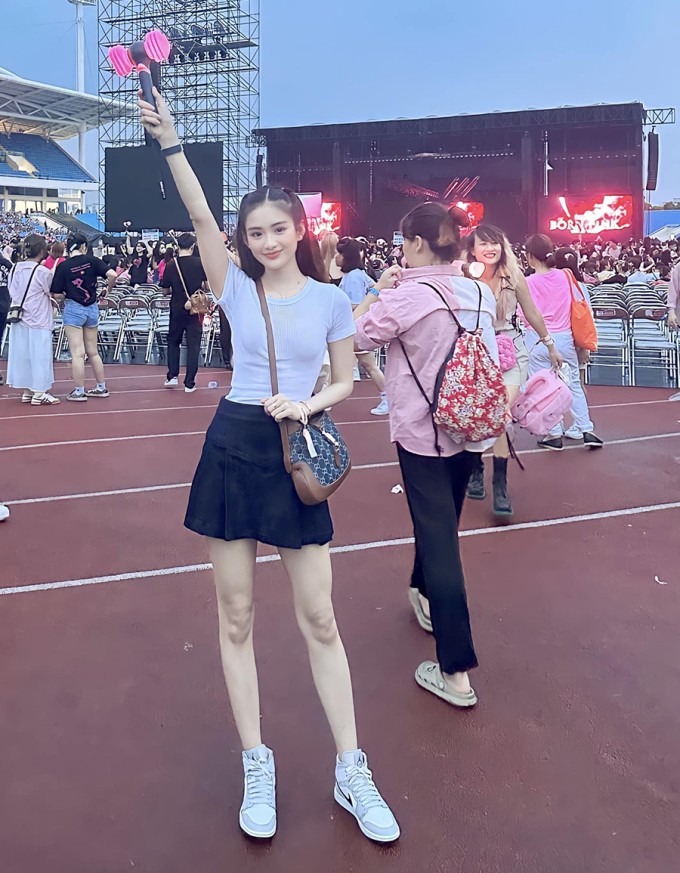 Dàn hoa hậu, người nổi tiếng xem đêm diễn đầu tiên của BlackPink ở sân Mỹ Đình-10