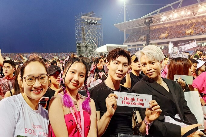 Dàn hoa hậu, người nổi tiếng xem đêm diễn đầu tiên của BlackPink ở sân Mỹ Đình-15