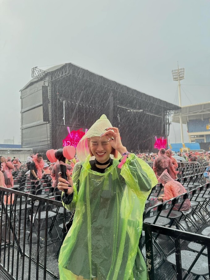 Dàn hoa hậu, người nổi tiếng xem đêm diễn đầu tiên của BlackPink ở sân Mỹ Đình-6