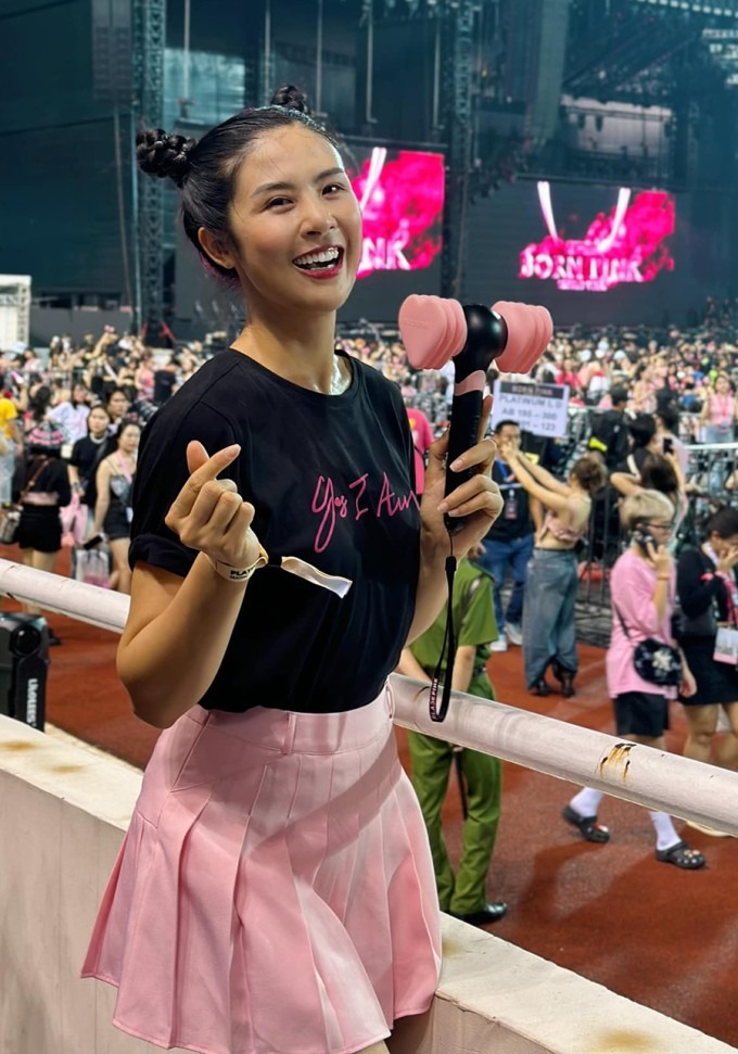 Dàn hoa hậu, người nổi tiếng xem đêm diễn đầu tiên của BlackPink ở sân Mỹ Đình-9