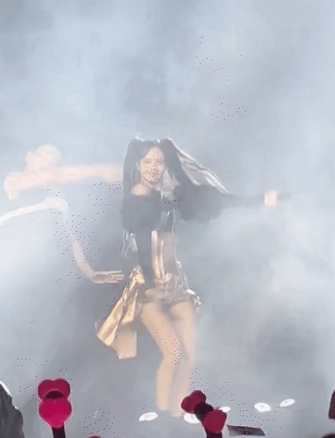 Local brand Việt hé lộ thiết kế dành riêng cho Lisa và Jisoo được thực hiện trong 30 ngày-6