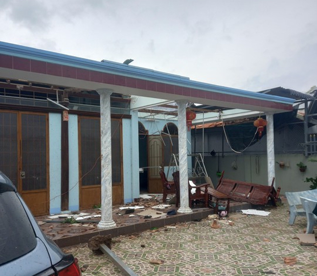 Hàng chục mái nhà ở Bà Rịa - Vũng Tàu bay trong lốc xoáy-3