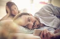 9 dấu hiệu bạn trai đang lừa dối, phản bội bạn