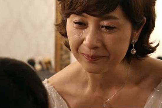 Cưới nhau 7 năm con dâu vẫn không có bầu, tôi khóc nức nở khi thấy tờ giấy dưới gối con trai