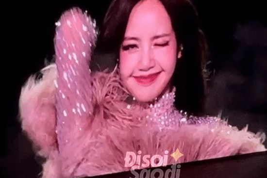 Rầm rộ clip Lisa 