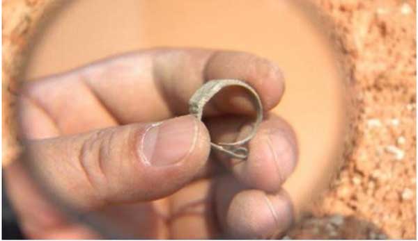 Khai quật mộ cổ gần 400 tuổi, chuyên gia tranh cãi gay gắt vì sự xuất hiện của đồng hồ xuyên không-2