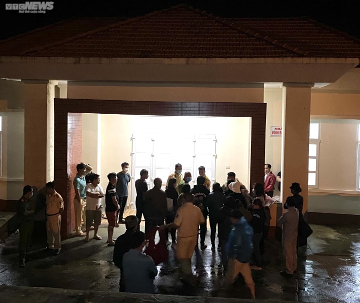 Sạt lở trên đèo Bảo Lộc: Tiếng khóc xé lòng của những người con, người vợ trong đêm mưa-1