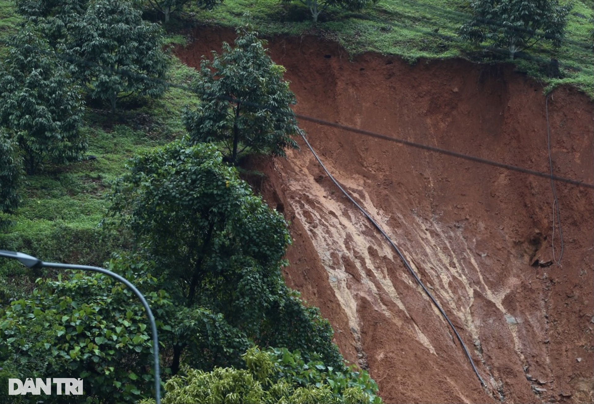 Hiện trường vụ sạt lở khiến 4 người bị vùi lấp ở đèo Bảo Lộc-11