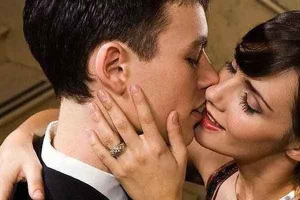 Quý bà đại gia lao đao vì trai bao kém đến gần hai con giáp hứa... chung tình-1
