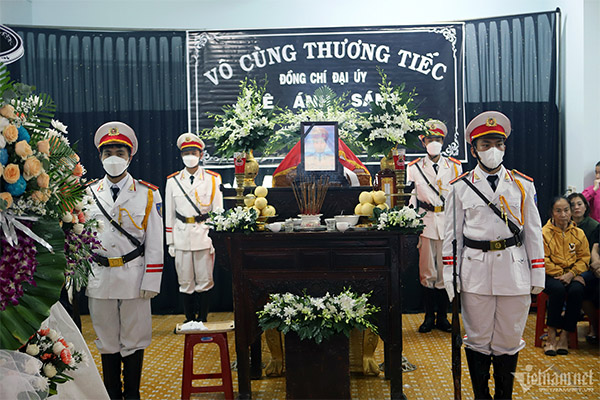 Truy thăng hàm đại úy cho liệt sỹ Trần Trung Hiếu-2