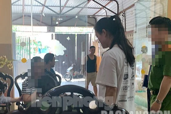 Miếng vải trải ngang giường khách sạn có công dụng gì?-2