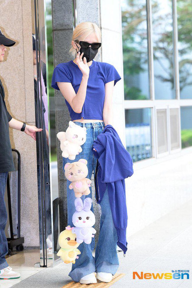 Rosé khoe chiếc quần jeans gắn gấu siêu yêu, dự là lại tạo xu hướng mới cho chị em học tập-8