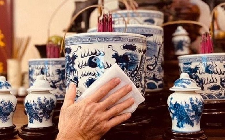 Lau bàn thờ đừng chỉ dùng nước lã, thêm thứ này vào nước để lau giúp gia chủ tụ lộc gấp 10-1