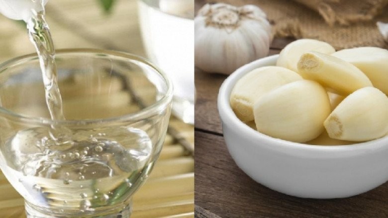 Lau bàn thờ đừng chỉ dùng nước lã, thêm thứ này vào nước để lau giúp gia chủ tụ lộc gấp 10-2