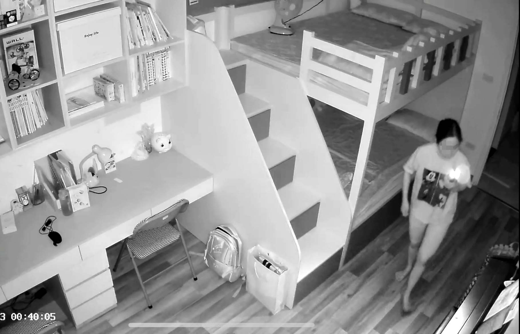 Trộm tài sản, người phụ nữ hàng xóm tháo camera để xoá dấu vết-1