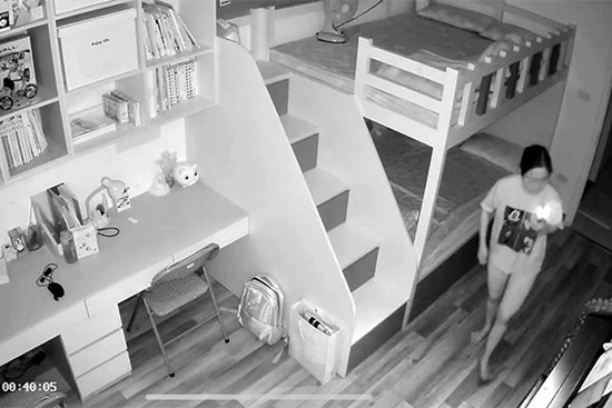 Trộm tài sản, người phụ nữ hàng xóm tháo camera để xoá dấu vết
