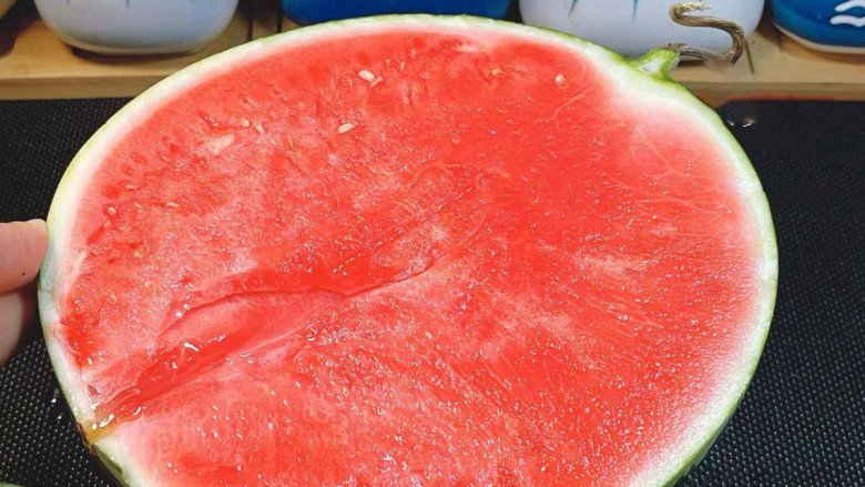 Stick a chopstick into a watermelon and you won't believe the magical effect it has, but few people know about it-3