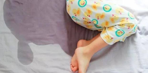 Con gái 9 tuổi sức khoẻ giảm sút, vợ vén ga trải giường mới phát hiện bí mật của chồng-2