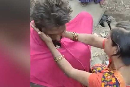 Vợ tìm thấy chồng mất tích 10 năm trước, bật khóc vì tình cảnh hiện tại