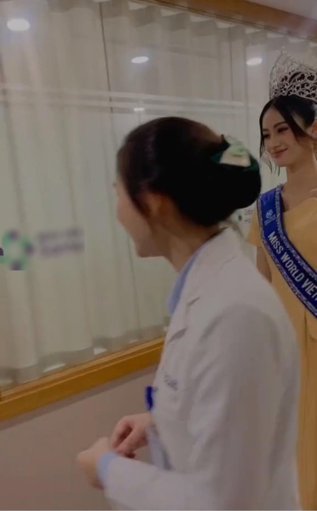 Rộ tranh cãi vì hình ảnh Hoa hậu Ý Nhi và 2 Á hậu đi từ thiện ở bệnh viện 5 sao, phía Sen Vàng lập tức lên tiếng-3